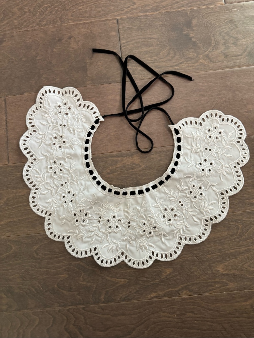 ANTONIO MELANI White Embroidered Lace Collar with Black Ribbon